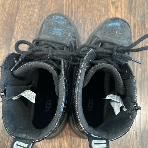 EUC UGG Robley Boots sz 6 Youth/Women 7.5 - Picture 4 of 7